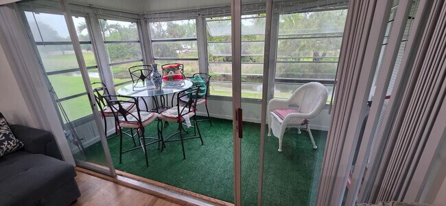 Building Photo - 725 Lori Dr