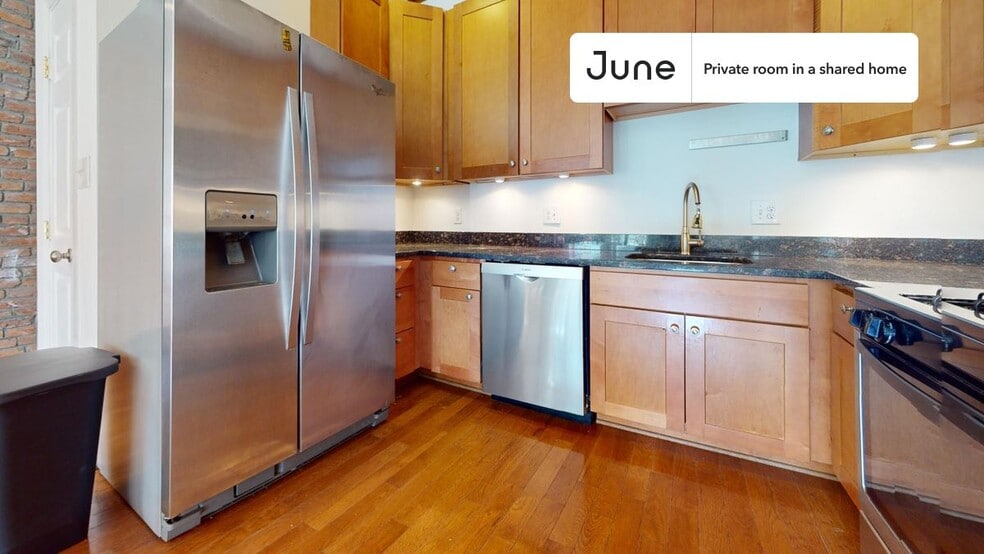 Building Photo - Room in Shared 3 bed/3.5 bath home