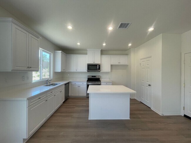 Building Photo - Victorville New Construction 5 bedroom!