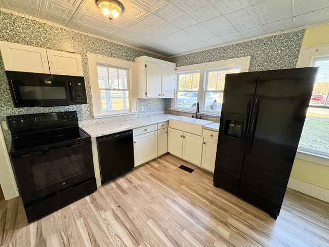 Building Photo - Charming 3-Bed, 2-Bath Home in Westminster...