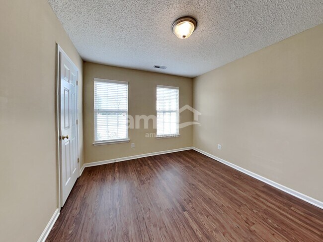 Building Photo - 2720 Waycross Dr