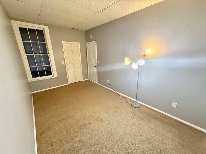 Building Photo - 1 Russell Pl