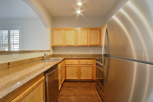 Building Photo - Upgraded Northwest 1 Bedroom Condo with At...