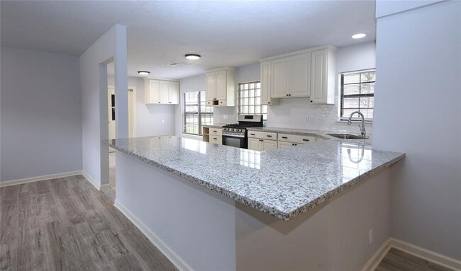 Building Photo - 5221 Palmetto St