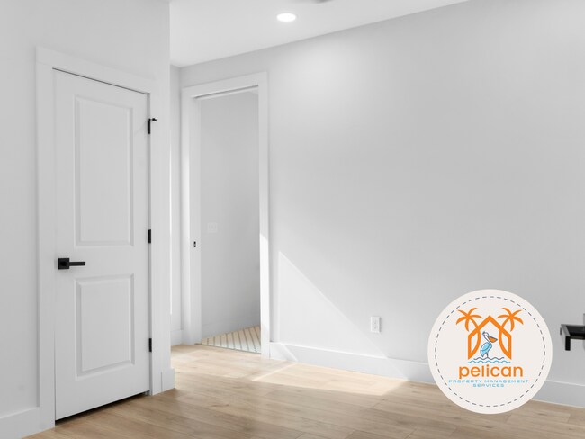 Building Photo - Striking 2BR / 2BA Home with Soaring Vaulted Ceilings