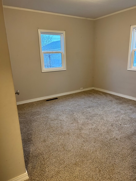 Building Photo - 1318 Hedgewood Dr