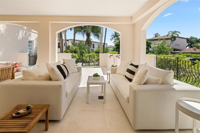 Building Photo - 19216 Fisher Island Dr