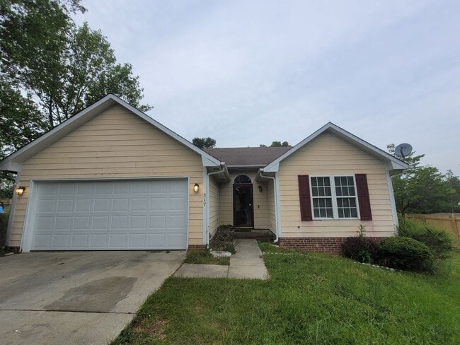 LVP floors, Large Yard! 3 BRM, 2 BHs, Double Garage! - LVP floors, Large Yard!  3 BRM, 2 BHs, Double Garage!