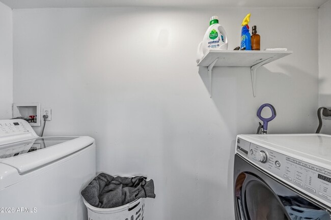 Building Photo - 1831 W Northview Ave