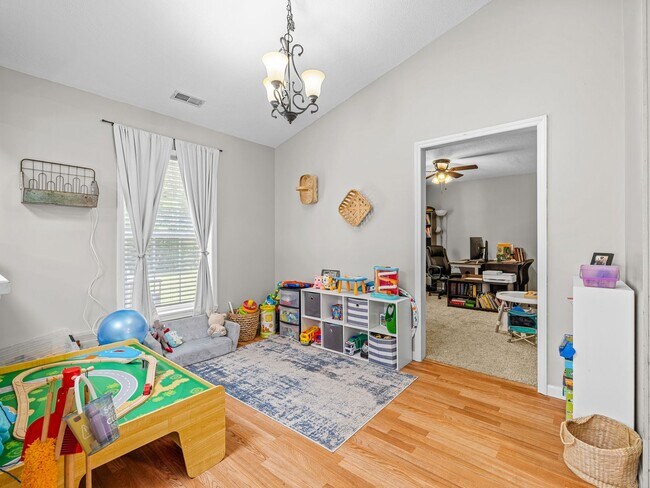 Building Photo - Raintree Subdivision