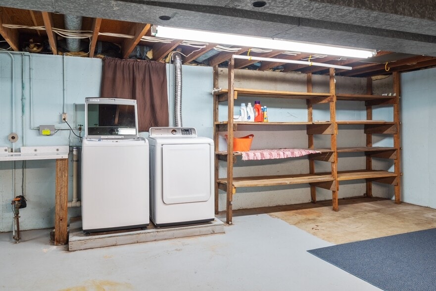 Building Photo - 1253 Roscoe St