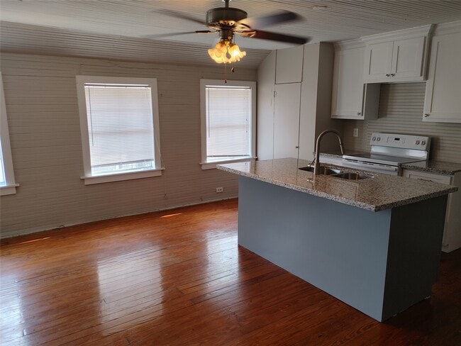 Building Photo - 3425 Southmore Blvd