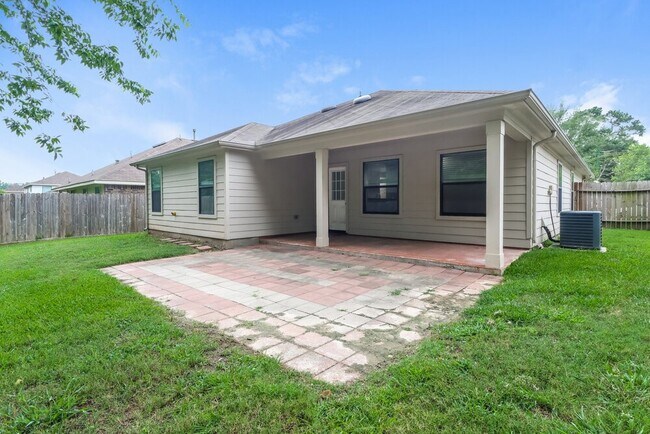 Building Photo - 2815 Lexington Park Dr