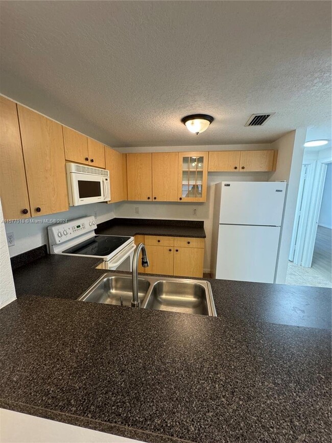 Building Photo - Riverside Drive, Coral Springs, FL 33065 -...