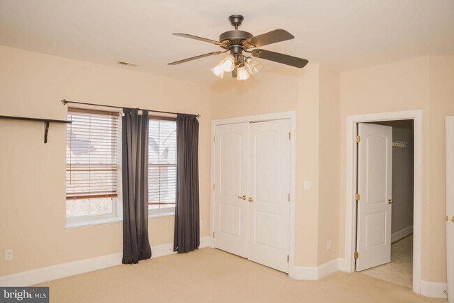 Building Photo - 6902 Tower of London Dr