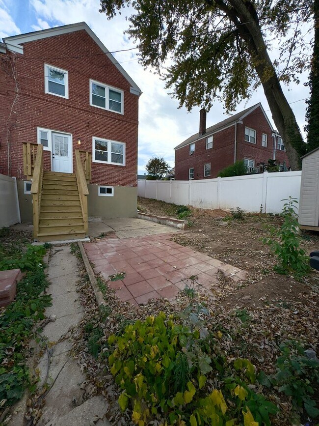 Building Photo - Spacious 3Bed/2Bath Townhome with Modern Amenities and Outdoor Space in Woodlawn MD