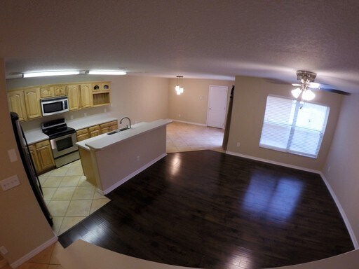 Building Photo - Avalon Park Spacious two story townhome