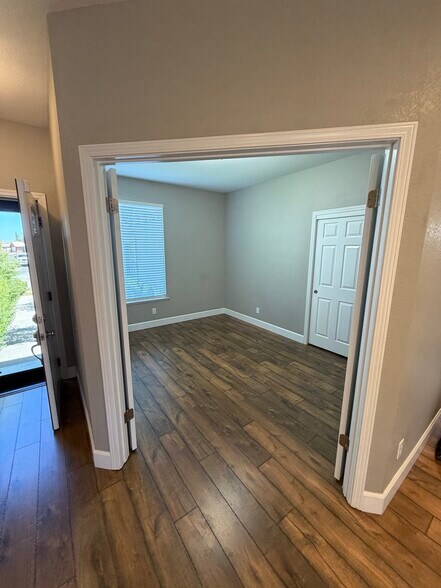 Building Photo - 1605 Paseo Flores Dr