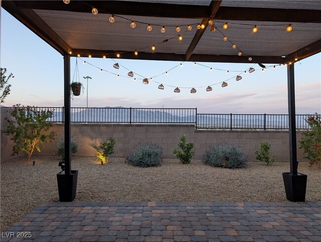 Building Photo - 5240 Sunstone Mesa Dr