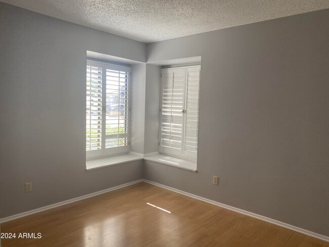 Building Photo - 510 W Fellars Dr