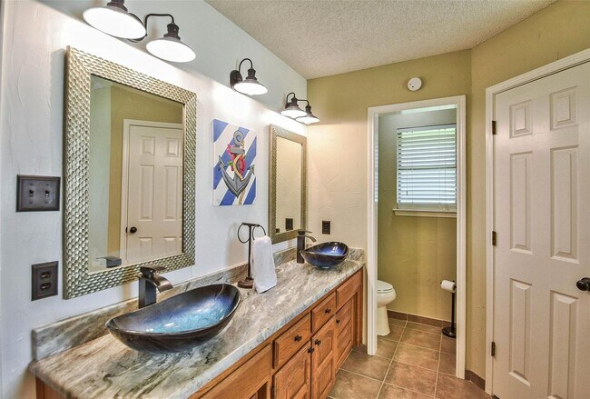 Building Photo - Beautiful Home on Mature Tree'd Lot  in We...