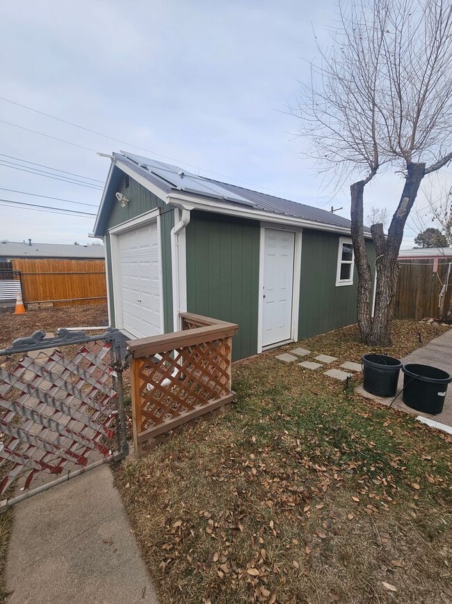 Building Photo - Cozy 2 bedroom for Rent on Rockwood Avenue