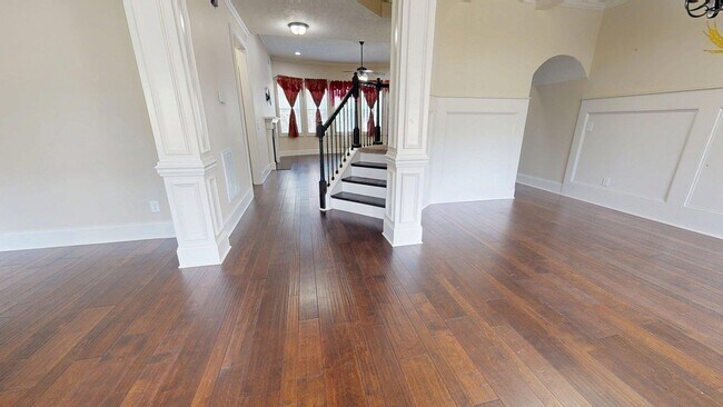 Building Photo - 8614 Crenshaw Dr