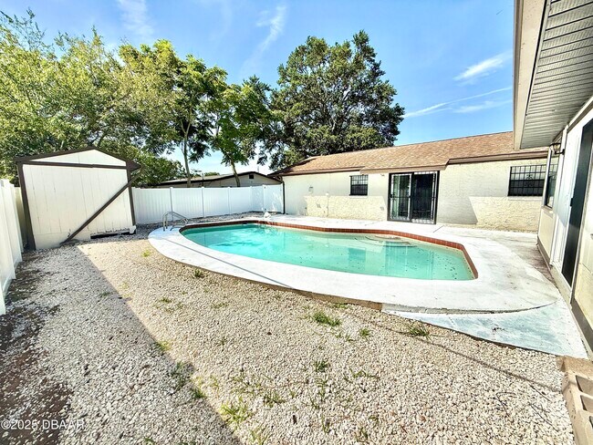 Building Photo - 929 Derbyshire Rd