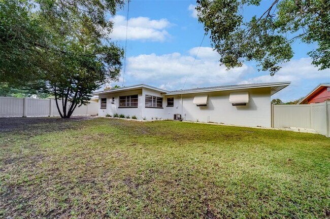 Building Photo - 11424 79th Ave