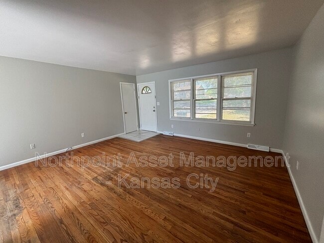 Building Photo - 5733 Cedar Ave