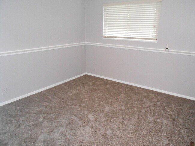 Building Photo - Spacious 4 Bed/2 Bath Home in Loveland