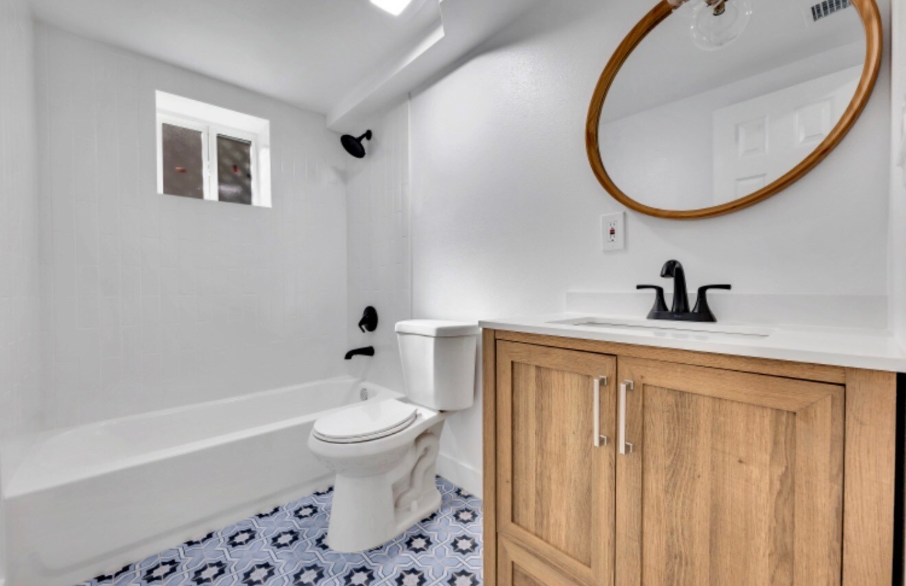 Building Photo - 1223 N Ave 45