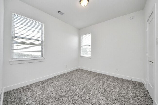 Building Photo - 25026 Midnight Willow Dr
