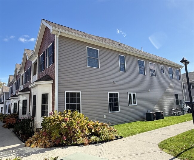 Building Photo - 17 Hamel Way