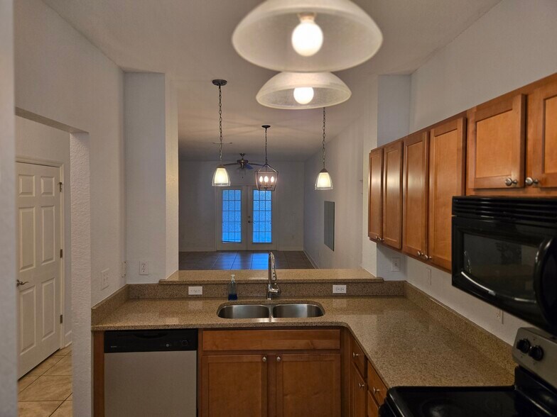 Building Photo - 2508 SW 35th Pl