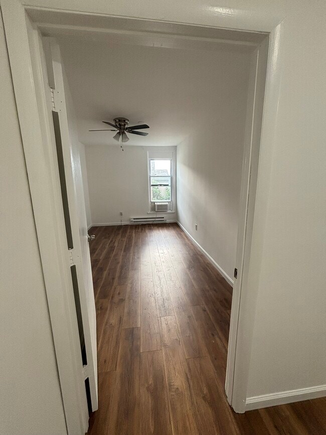 Building Photo - 437 Schwartz Ave