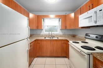 Building Photo - 2683 Lake Haven Rd