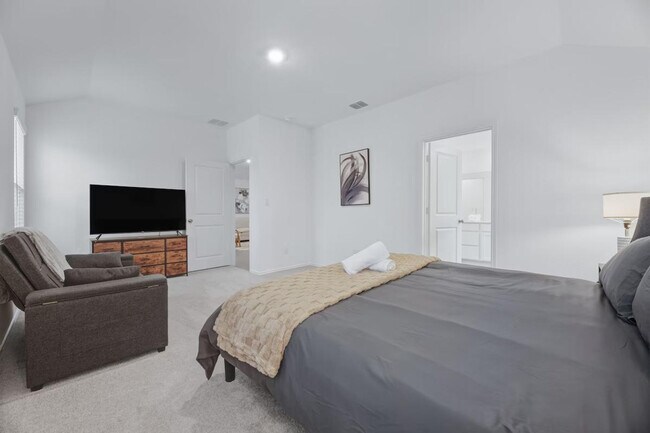 Building Photo - 591 Sormonne Lp