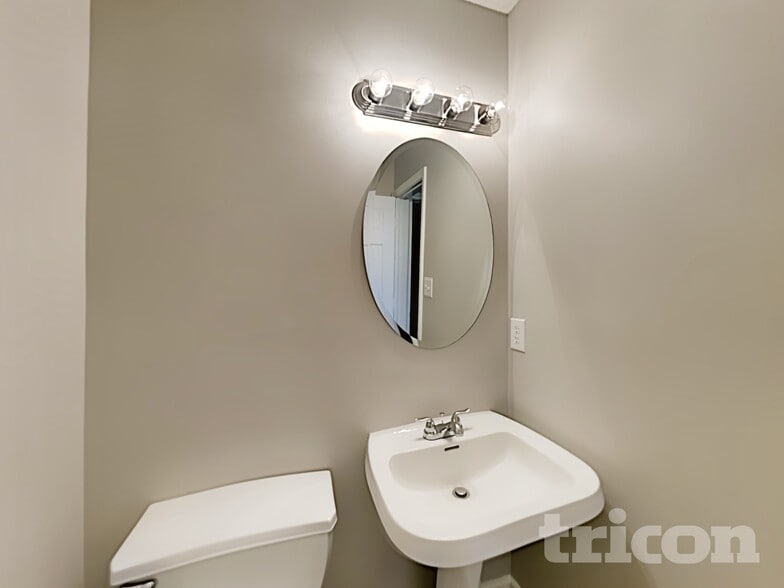 Building Photo - 7117 Red Bud Cir