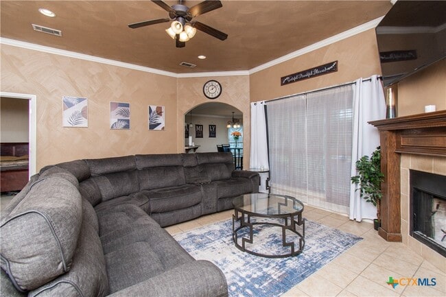 Building Photo - 305 Hedy Dr