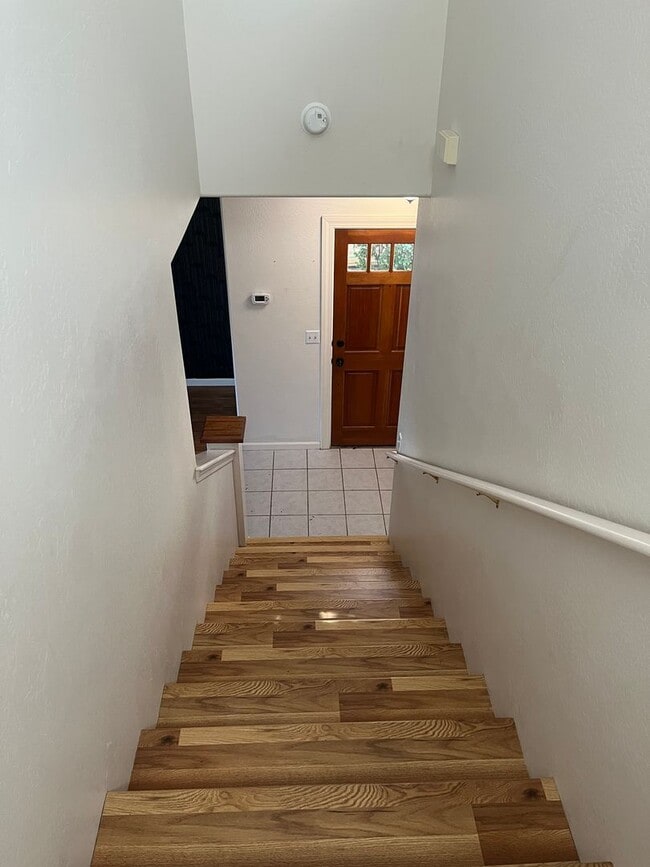 Building Photo - 2 Bedroom 2.5 Bath House