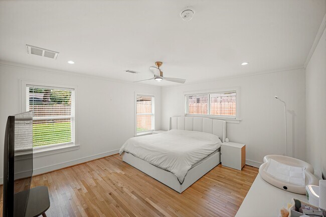 Building Photo - 5630 Lymbar Dr