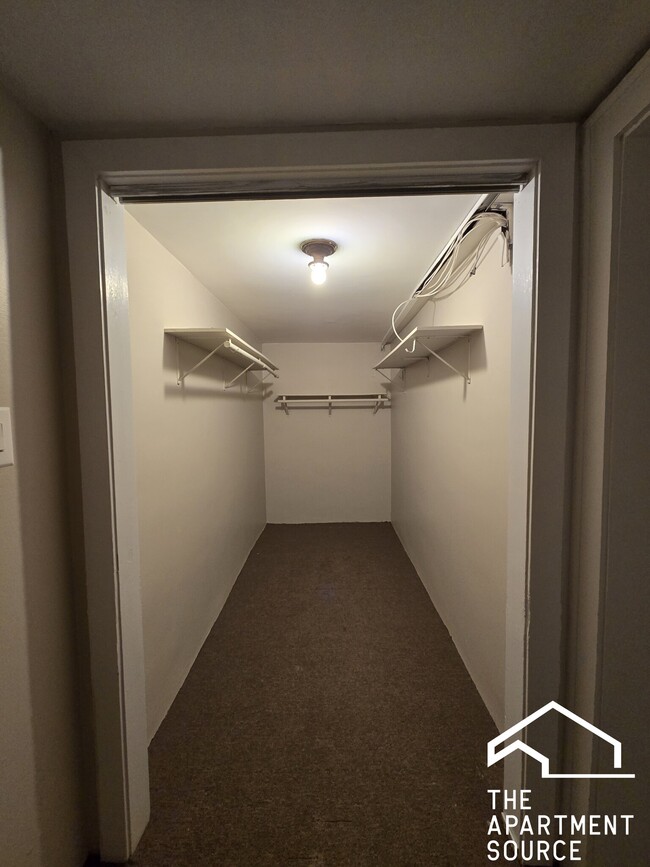 Building Photo - 1454 Oak Ave