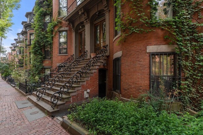 Building Photo - 182 W Brookline St