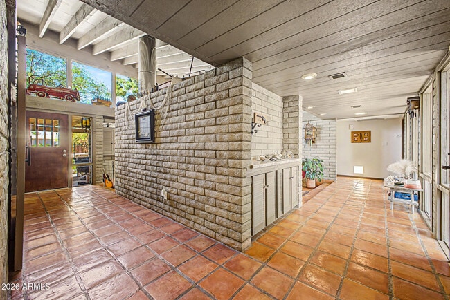 Building Photo - 6510 E Dixileta Dr
