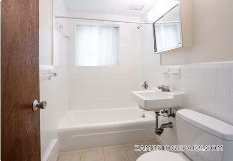 Building Photo - 9 Chester St