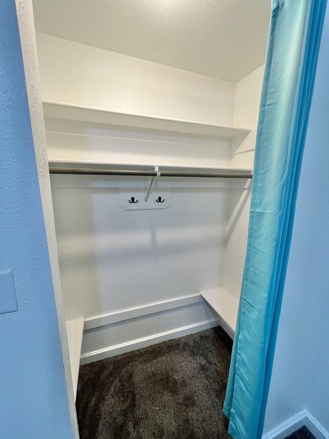 Building Photo - Spacious Fully Remodeled Ground Floor Duplex!