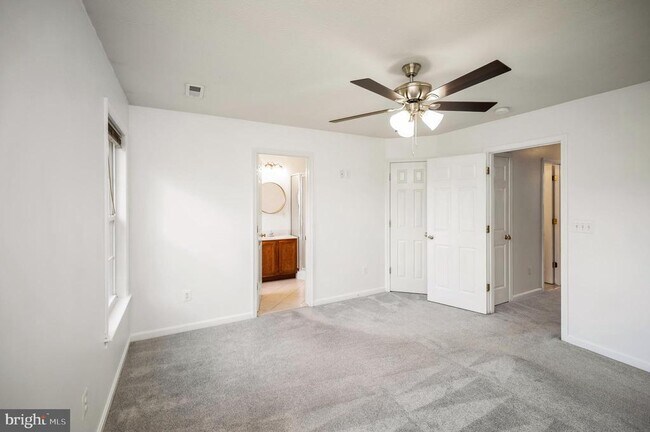 Building Photo - 104 Stingray Ct