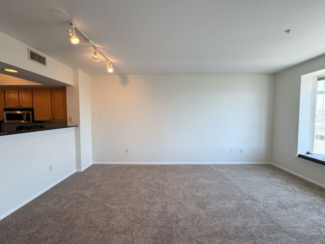 Building Photo - Bankers Hill - Spacious Studio/1 Bath With...