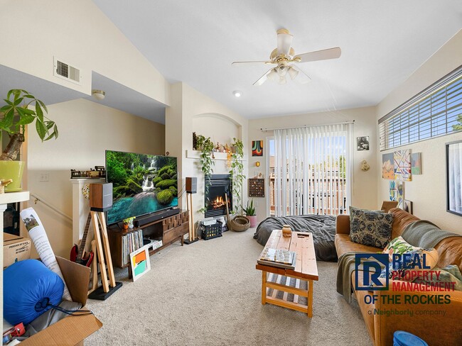 Building Photo - Charming 1-Bedroom Oasis with Vaulted Ceil...